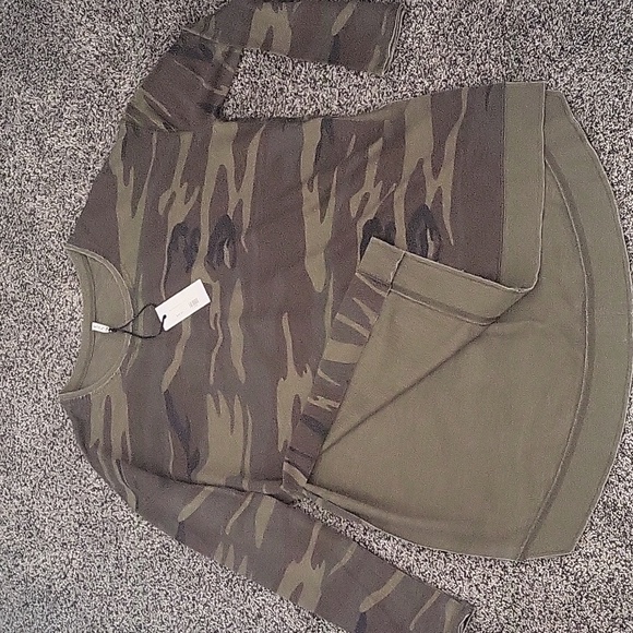 Womens camo top - Picture 2 of 2